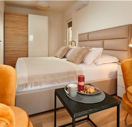 6 bedroom villa with heated pool near Omis, sleeps 12